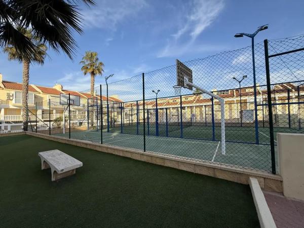 Casa independiente en avenida Corinto