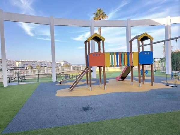 Casa independiente en avenida Corinto