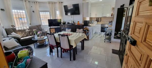 Casa independiente en calle Palmito