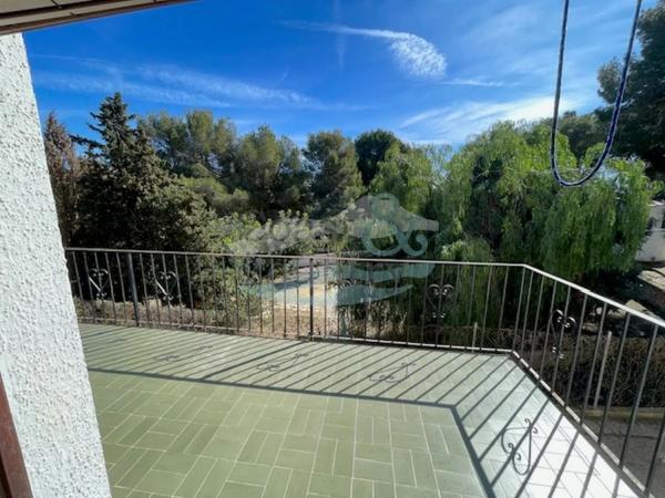 Casa independiente en avenida de la Marina