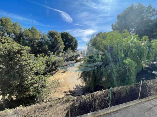 Casa independiente en avenida de la Marina