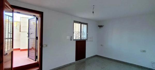 Casa independiente en calle Parra