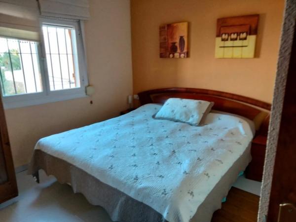 Chalet pareado en calle Serra Bernia