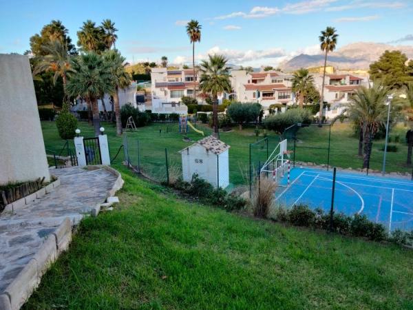 Chalet pareado en calle Serra Bernia