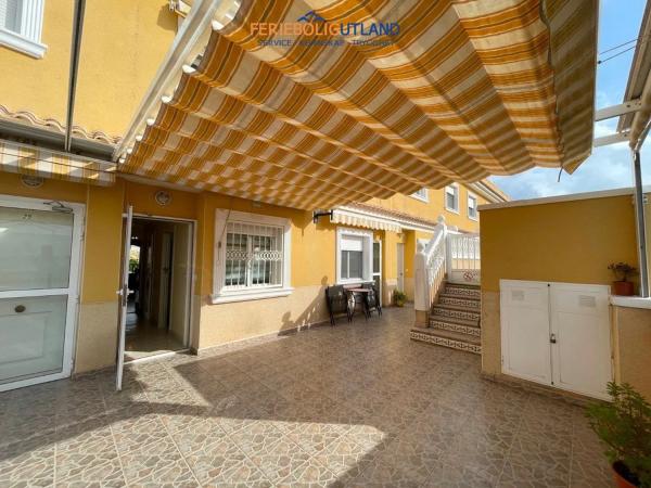 Chalet adosado en calle Torrevieja, 14