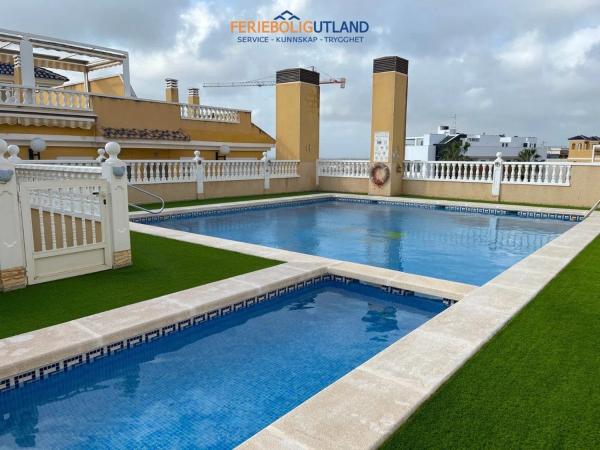 Chalet adosado en calle Torrevieja, 14