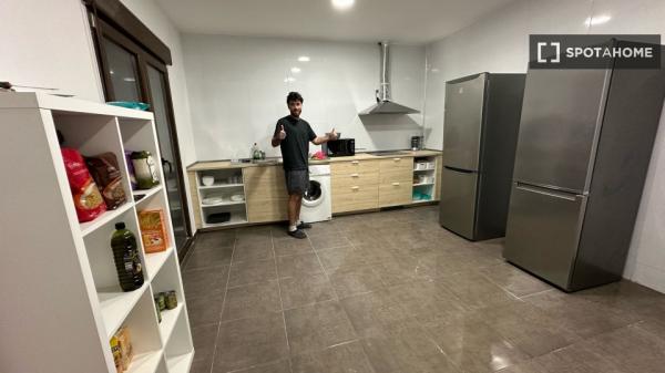 13 pokoi w domu współdzielonym w Granadzie