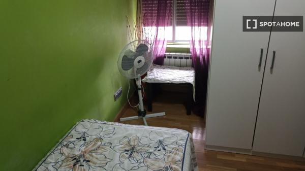 Habitación en piso compartido en Alcalá de Henares.