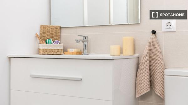 Se alquila habitación en piso compartido en Barcelona