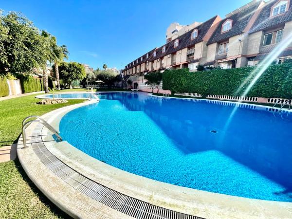 Chalet adosado en calle Trident