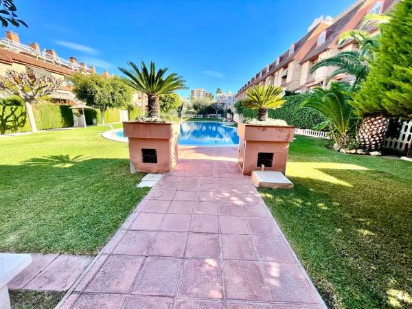 Chalet adosado en calle Trident