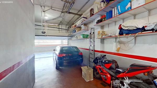 Chalet adosado en calle Trident