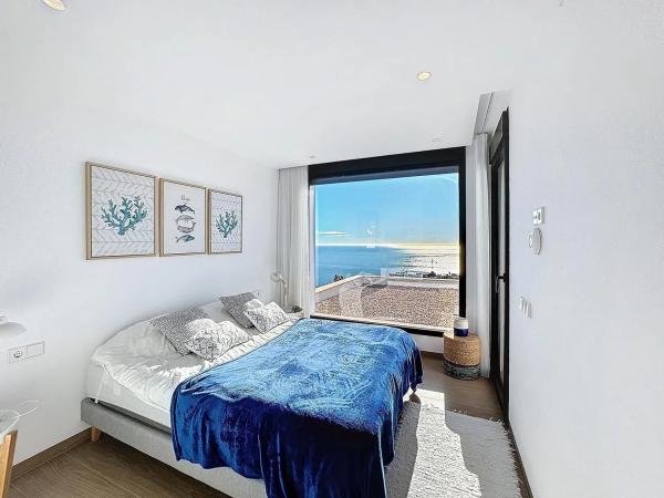 Chalet en calle Lirios, 24