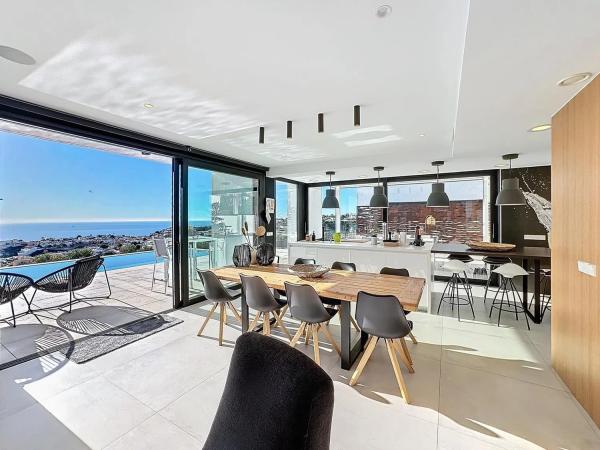 Chalet en calle Lirios, 24