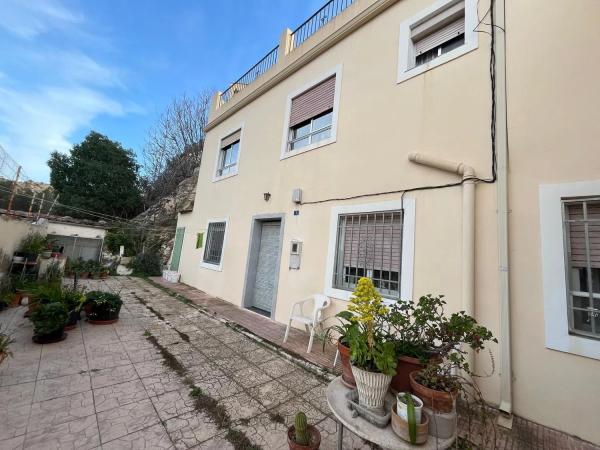 Chalet pareado en calle de la Foia, 40