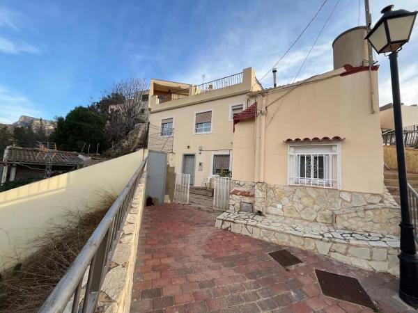 Chalet pareado en calle de la Foia, 40