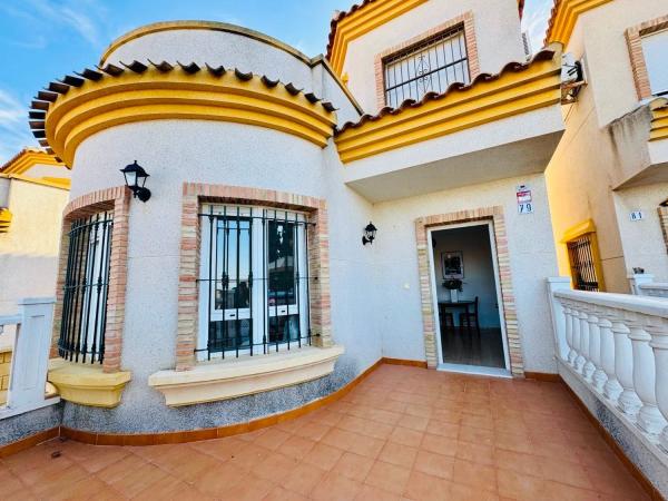 Chalet en Los Montesinos