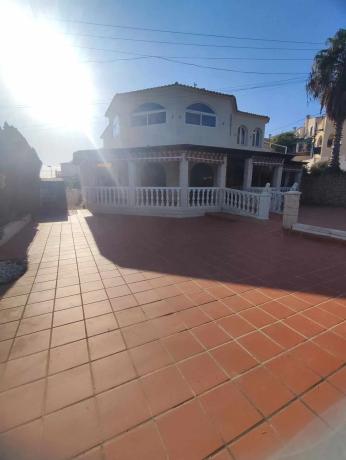 Casa independiente en calle Mar de Liguria