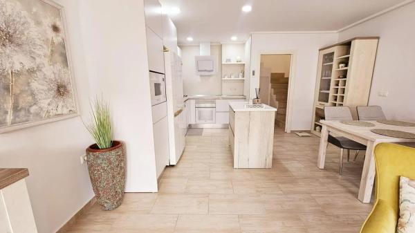 Casa independiente en calle Liszt