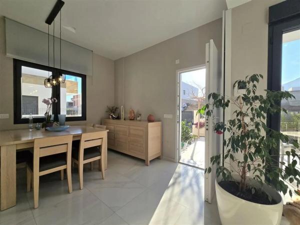 Chalet adosado en calle Nimega