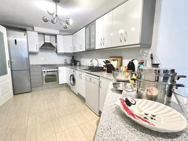 Chalet adosado en avenida Principal