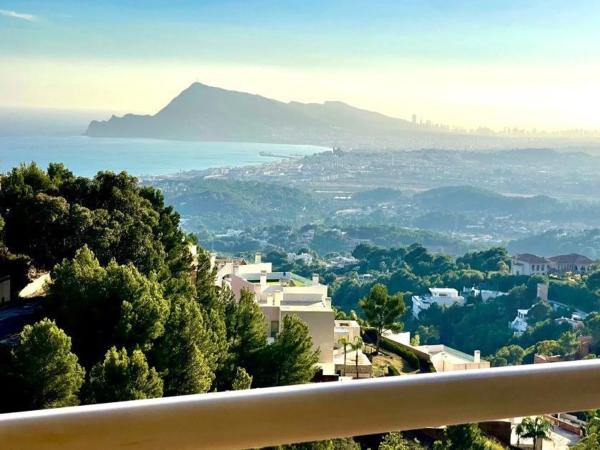 Chalet adosado en avenida Principal