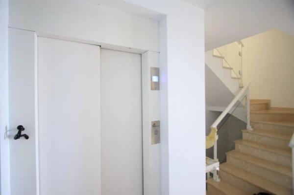 Chalet adosado en avenida Principal