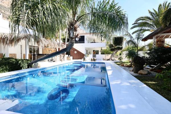 Casa independiente en calle de Àries