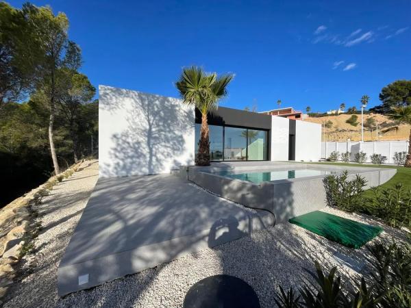 Casa independiente en calle Primavera