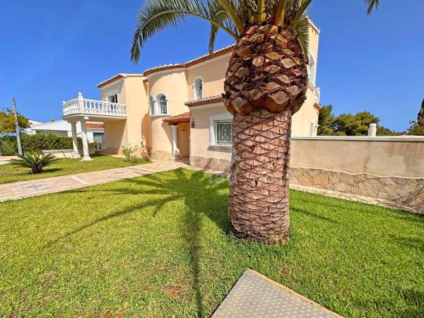 Chalet en calle del Milà, 48 -66