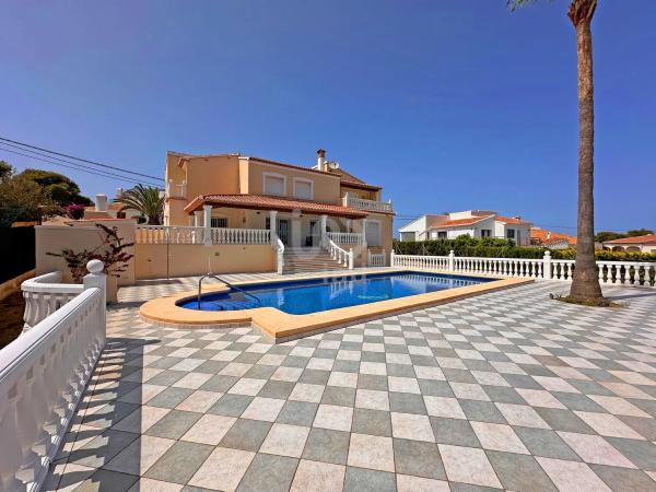 Chalet en calle del Milà, 48 -66