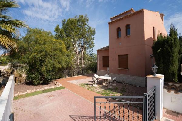 Casa independiente en calle lo Aguirre