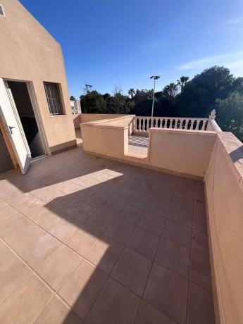 Chalet adosado en calle Londres, 4