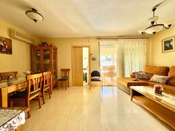 Chalet pareado en calle Amsterdam