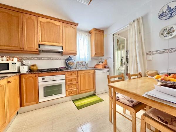 Chalet pareado en calle Amsterdam