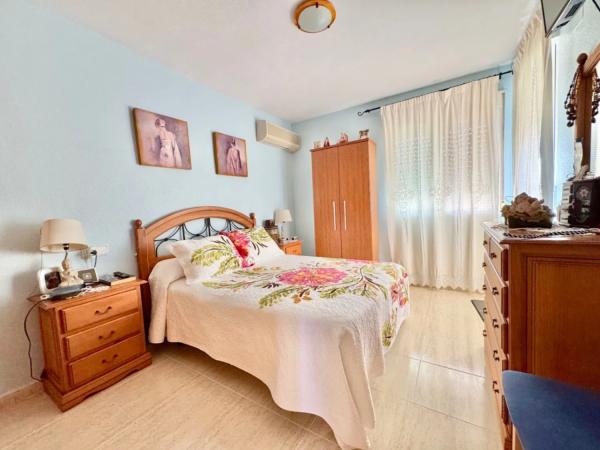 Chalet pareado en calle Amsterdam