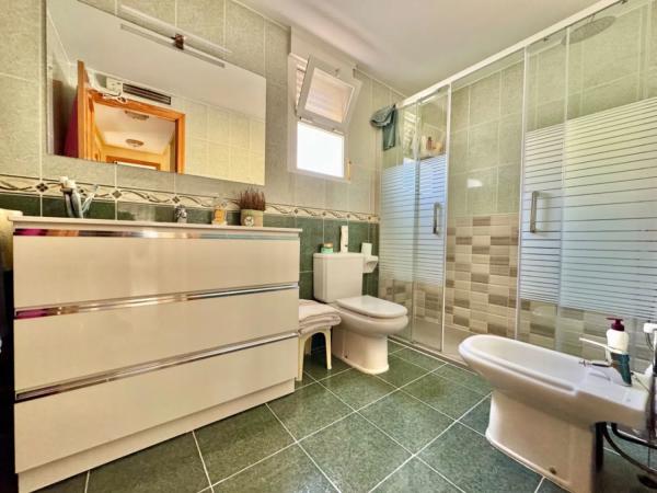 Chalet pareado en calle Amsterdam