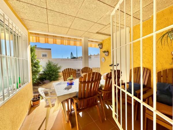 Chalet pareado en calle Amsterdam