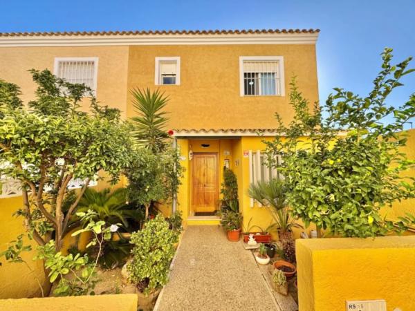 Chalet pareado en calle Amsterdam