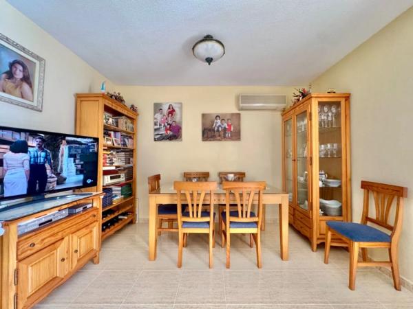 Chalet pareado en calle Amsterdam