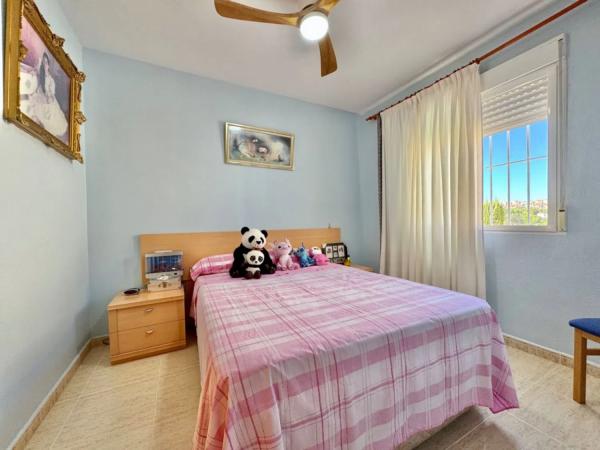 Chalet pareado en calle Amsterdam