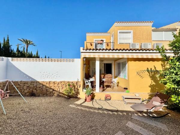 Chalet pareado en calle Amsterdam