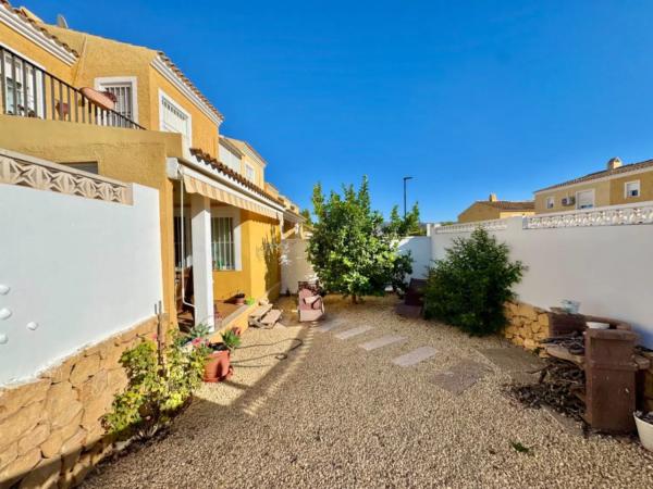 Chalet pareado en calle Amsterdam