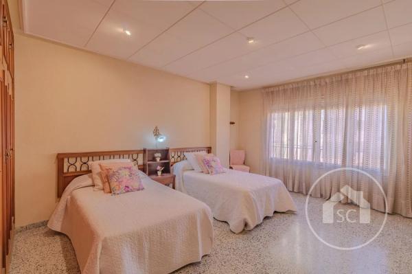 Piso en ronda de la Constitució