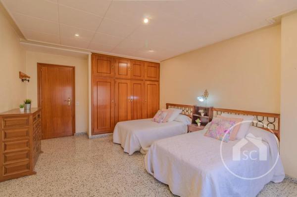 Piso en ronda de la Constitució