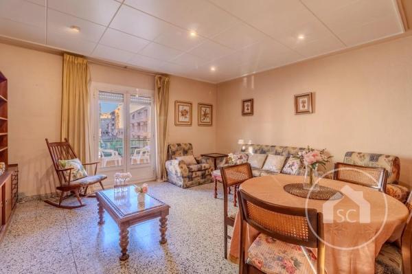 Piso en ronda de la Constitució