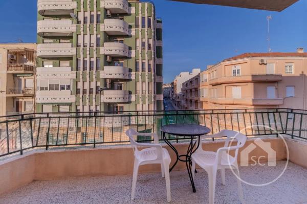 Piso en ronda de la Constitució