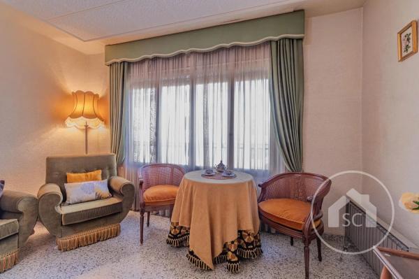 Piso en ronda de la Constitució