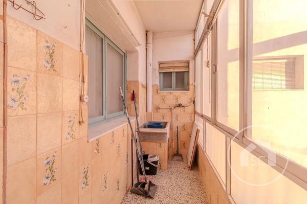 Piso en ronda de la Constitució