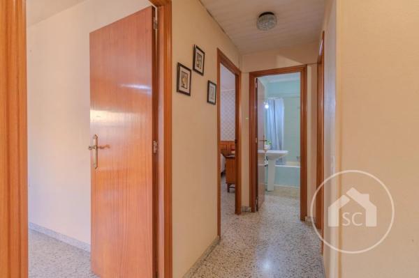 Piso en ronda de la Constitució